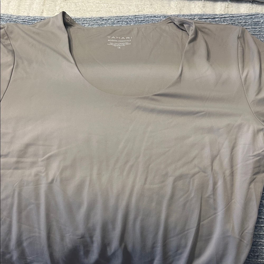 Tahari Women's Gray Short Sleeve Top